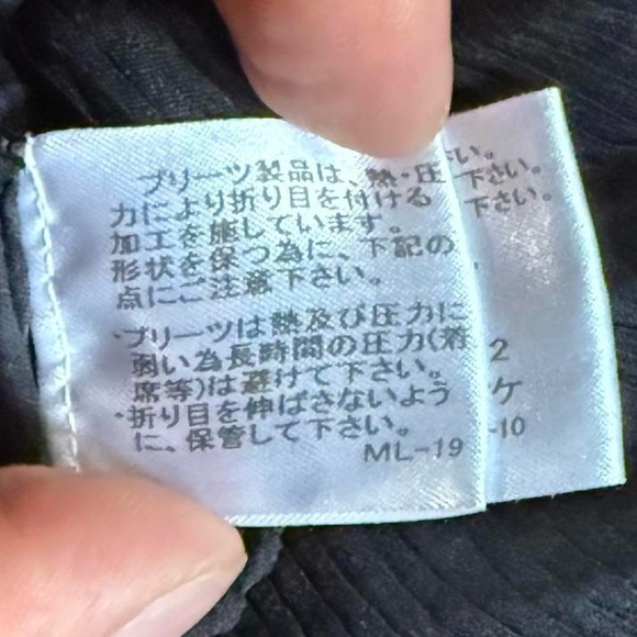 ISSEY MIYAKE me Design pleated bolero (K-32224) - Picture 5 of 6